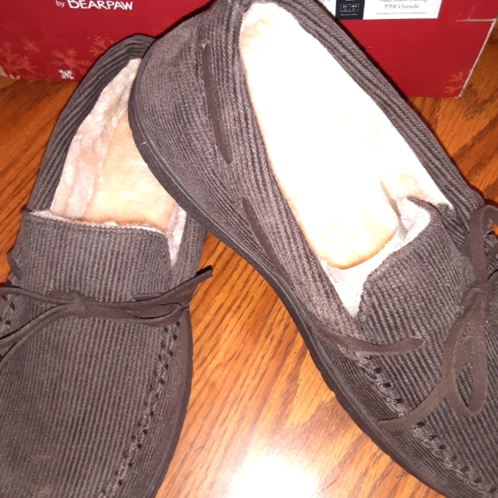 New!! Men's sz 9 Bearpaw moccasin indoors/outdoors slippers